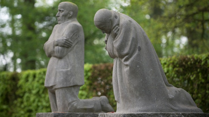 Skulpturengruppe "Trauerndes Elternpaar" von Käthe Kollwitz