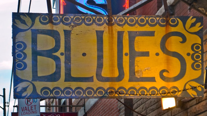 Die Leuchtreklame eines legendären Blues-Clubs in Chicago