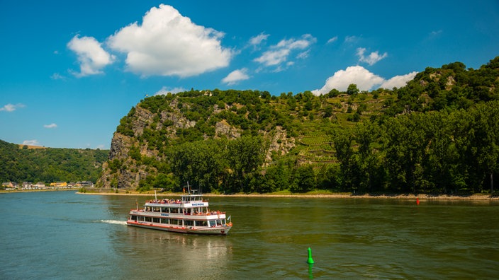 Der Erpeler Loreleyfelsen am Rheinverlauf