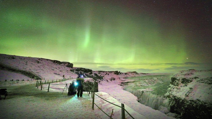 Polarlicht am Gullfoss Wasserfall (Island) 