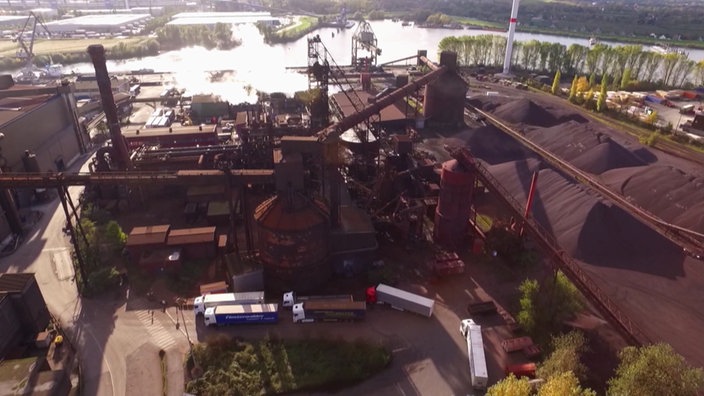 Das Stahlwerk ArcelorMittal in Hamburg-Finkenwerder.