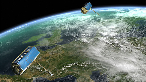 Grafik: TerraSAR-X und TanDEM-X im Tandemflug über der Erde.